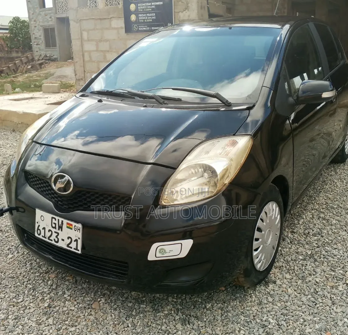 Toyota Vitz 2010 Black
