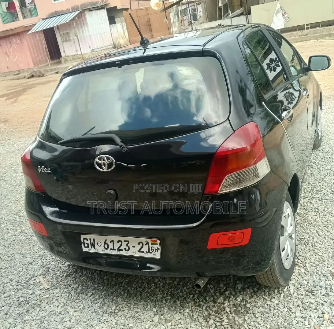Toyota Vitz 2010 Black