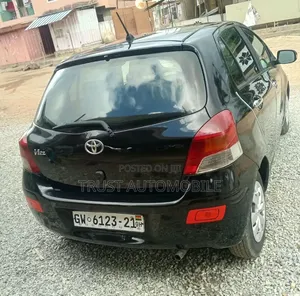 Toyota Vitz 2010 Black