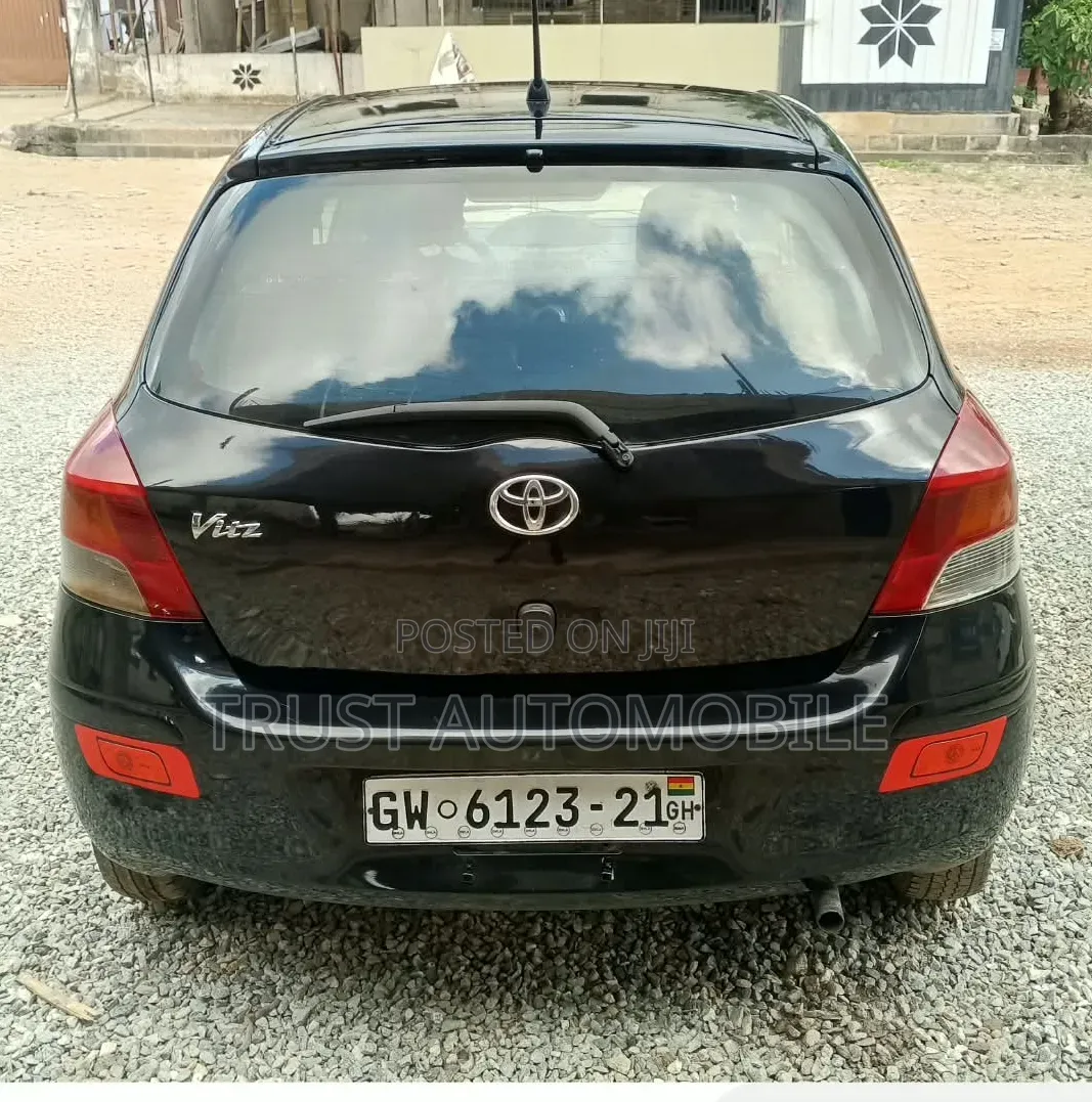 Toyota Vitz 2010 Black
