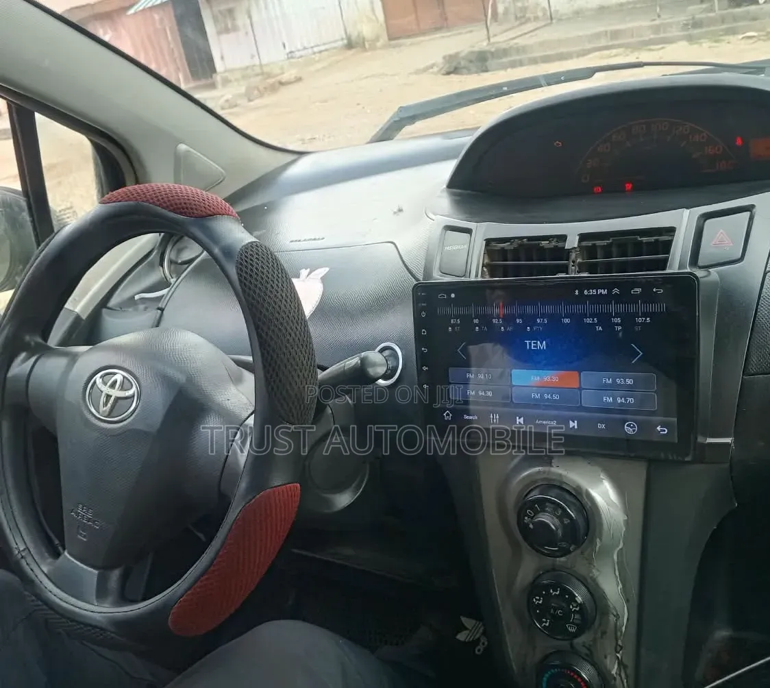 Toyota Vitz 2010 Black