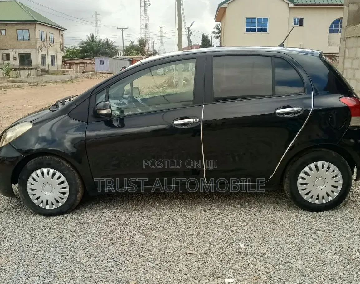 Toyota Vitz 2010 Black