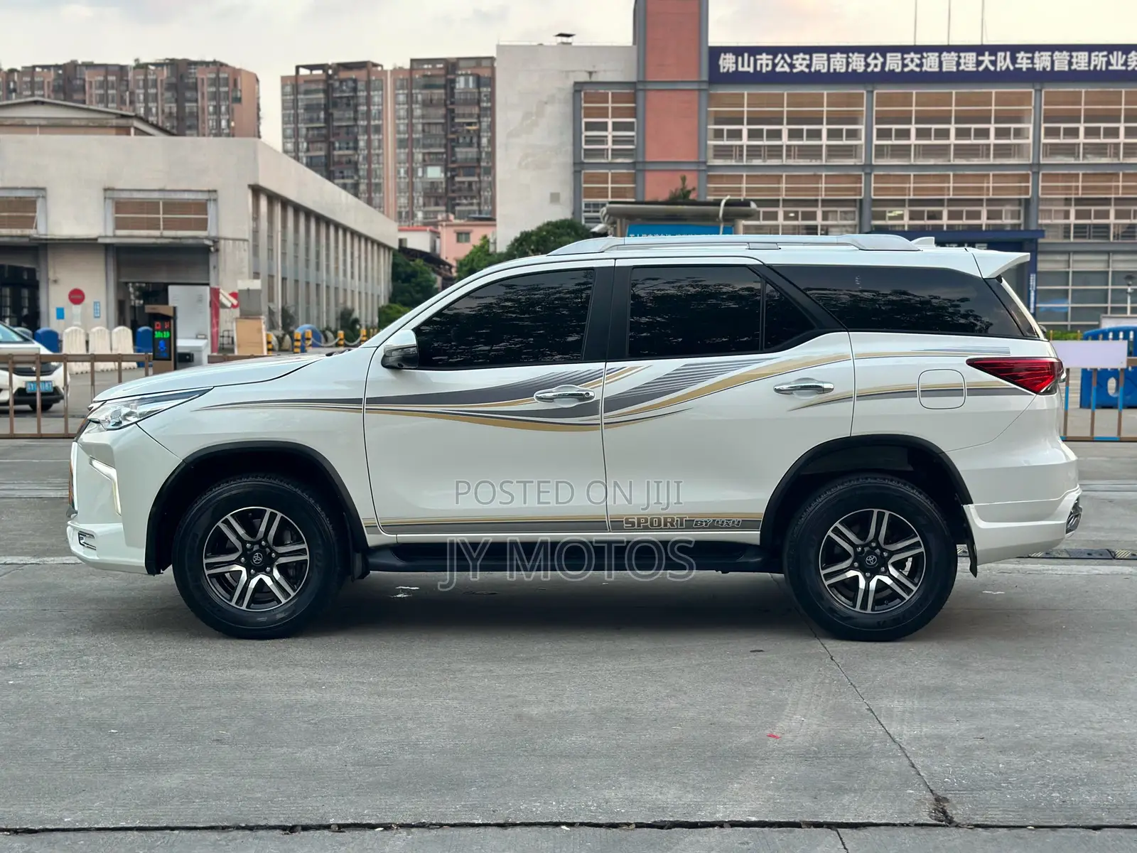 Toyota Fortuner 2.7 AWD 2018 White