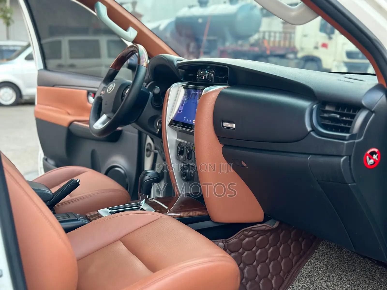 Toyota Fortuner 2.7 AWD 2018 White