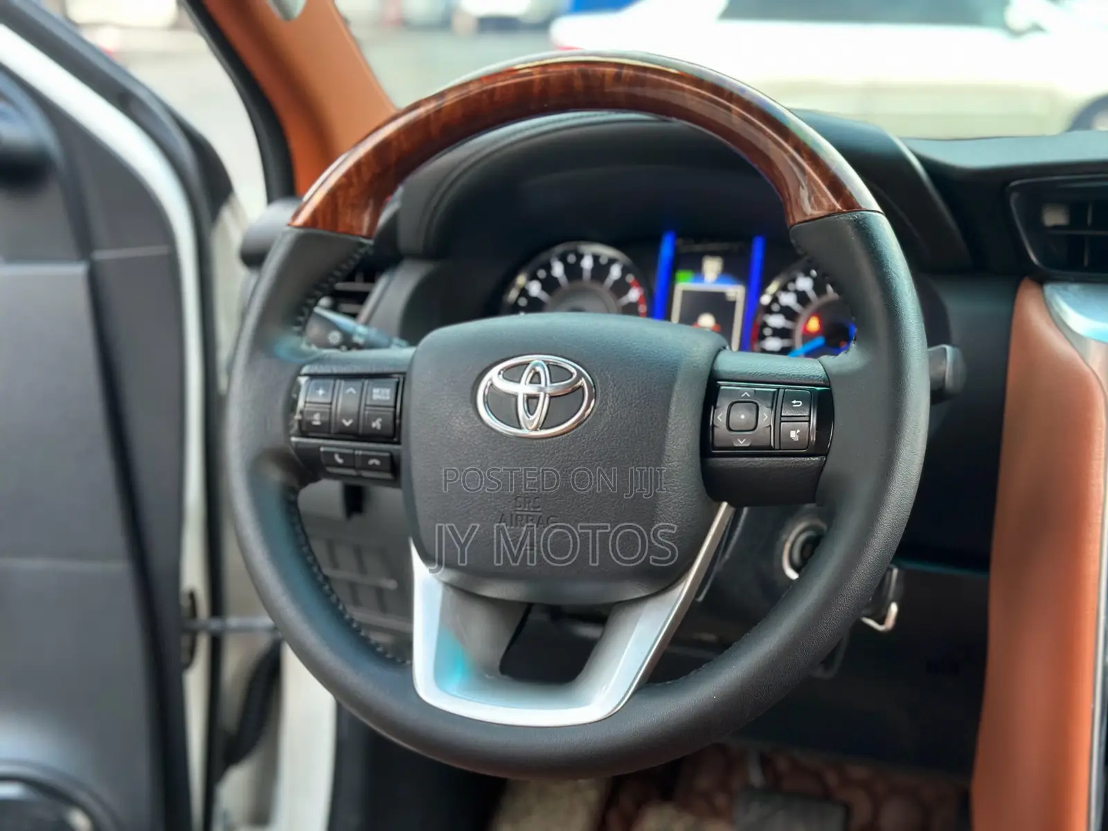 Toyota Fortuner 2.7 AWD 2018 White
