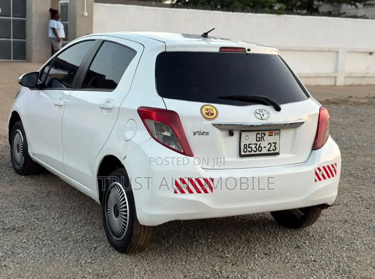 Toyota Vitz 2013 Off white