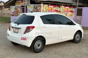 Toyota Vitz 2013 Off white