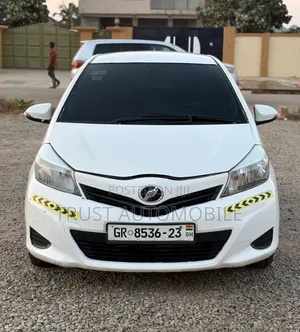 Toyota Vitz 2013 Off white