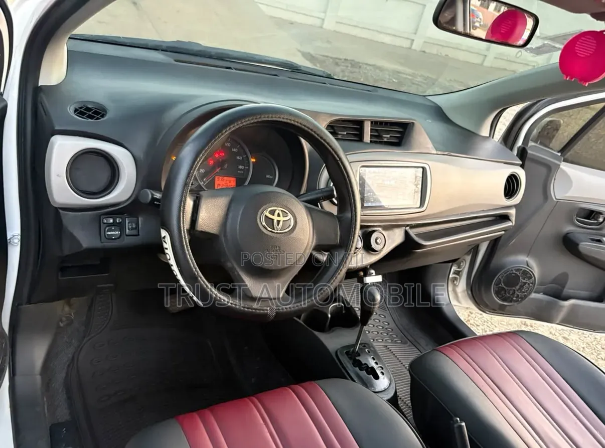 Toyota Vitz 2013 Off white