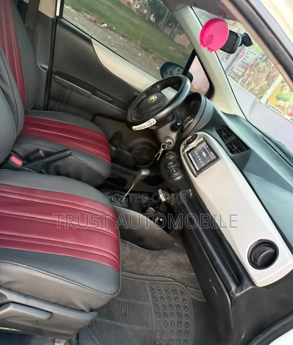 Toyota Vitz 2013 Off white