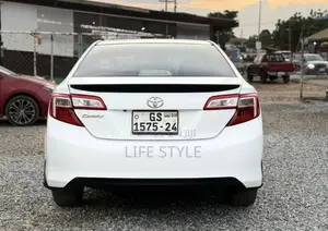 Toyota Camry SE 4dr Sedan (2.5L 4cyl 6A) 2013 White