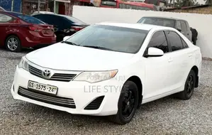 Toyota Camry SE 4dr Sedan (2.5L 4cyl 6A) 2013 White