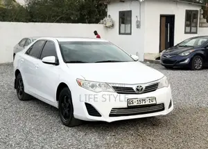 Toyota Camry SE 4dr Sedan (2.5L 4cyl 6A) 2013 White