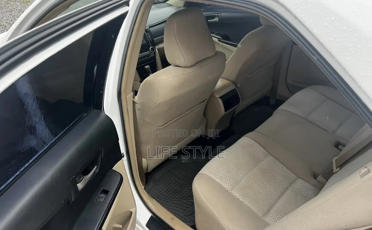 Toyota Camry SE 4dr Sedan (2.5L 4cyl 6A) 2013 White