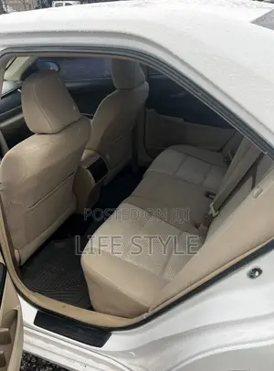 Toyota Camry SE 4dr Sedan (2.5L 4cyl 6A) 2013 White