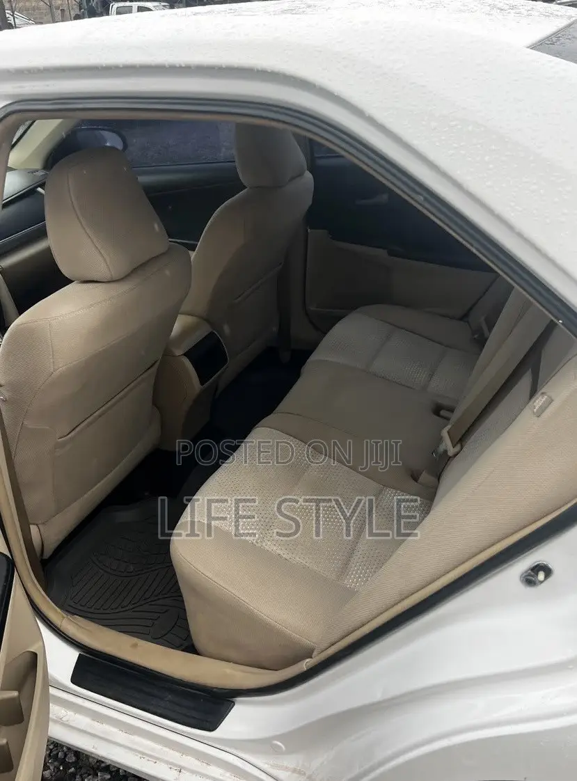 Toyota Camry SE 4dr Sedan (2.5L 4cyl 6A) 2013 White