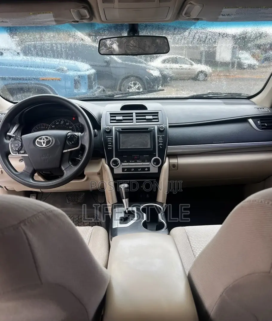 Toyota Camry SE 4dr Sedan (2.5L 4cyl 6A) 2013 White