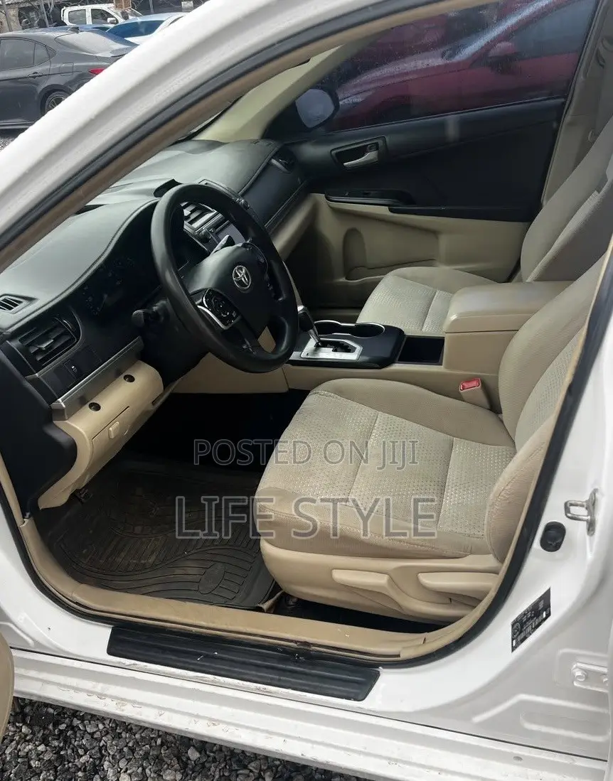 Toyota Camry SE 4dr Sedan (2.5L 4cyl 6A) 2013 White