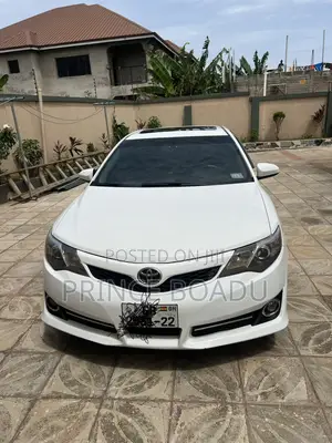 Toyota Camry SE 4dr Sedan (2.5L 4cyl 6A) 2014 White