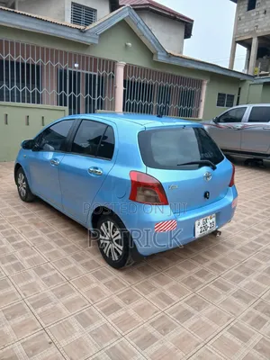Toyota Vitz 1.3 FWD 3dr 2010 Blue