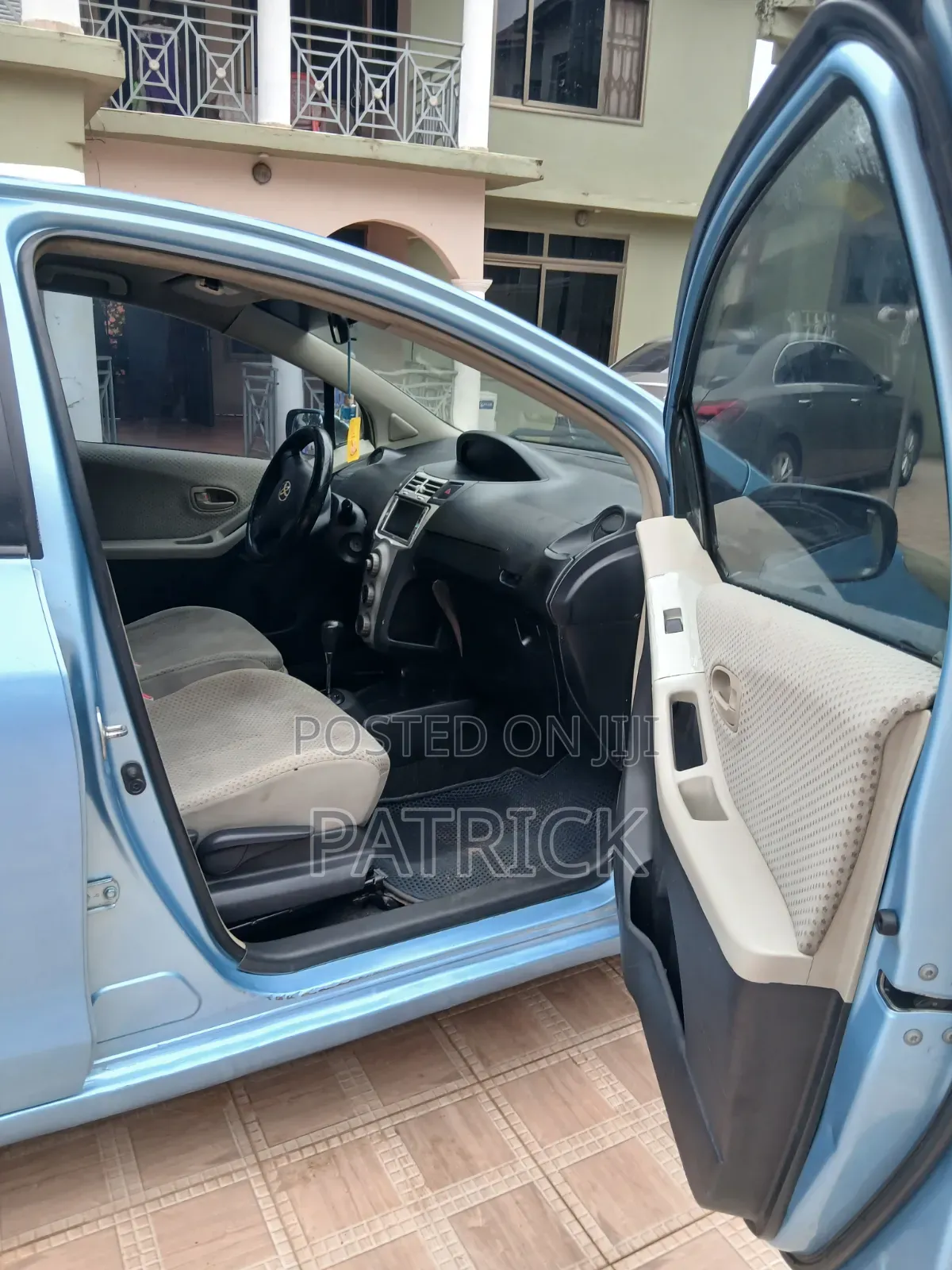 Toyota Vitz 1.3 FWD 3dr 2010 Blue