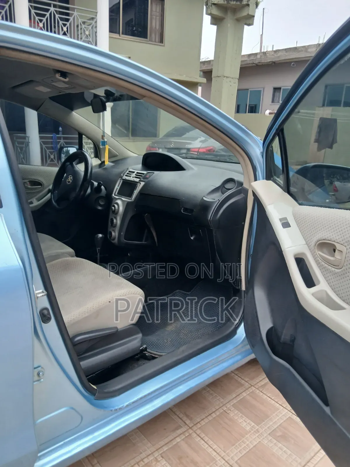 Toyota Vitz 1.3 FWD 3dr 2010 Blue