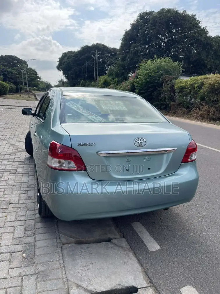 Toyota Belta 2010 Green