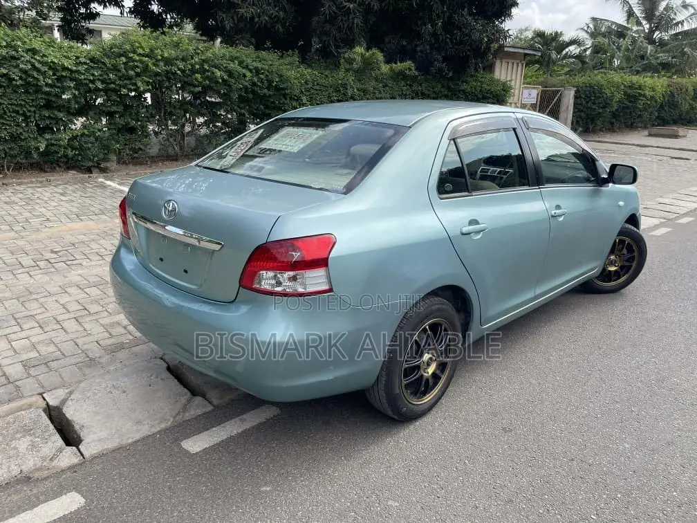 Toyota Belta 2010 Green