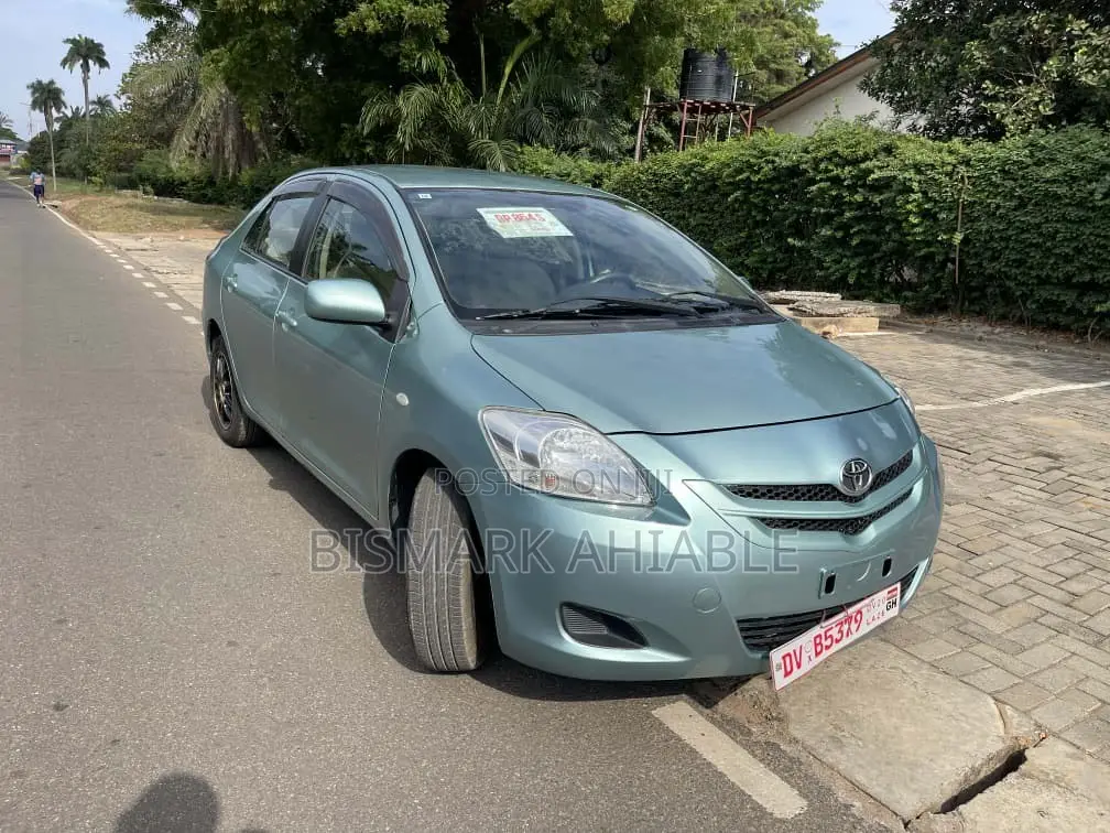 Toyota Belta 2010 Green