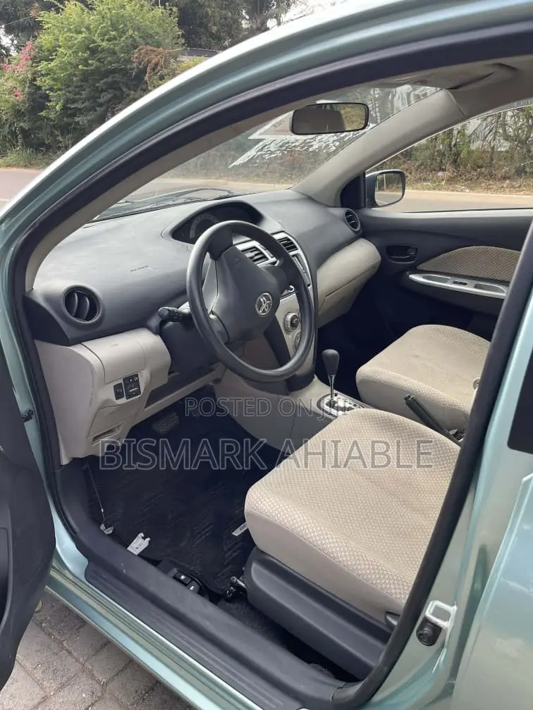 Toyota Belta 2010 Green