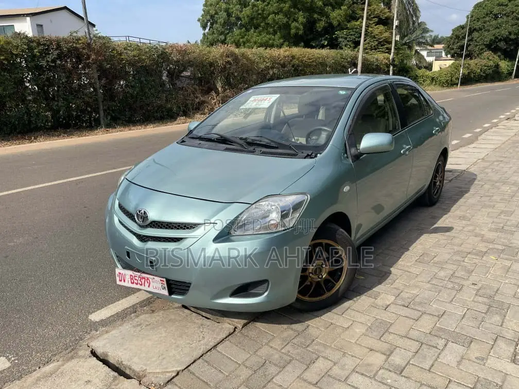 Toyota Belta 2010 Green