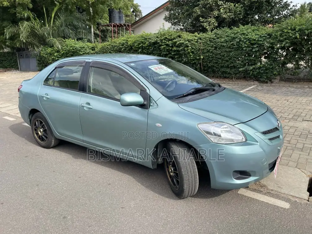 Toyota Belta 2010 Green
