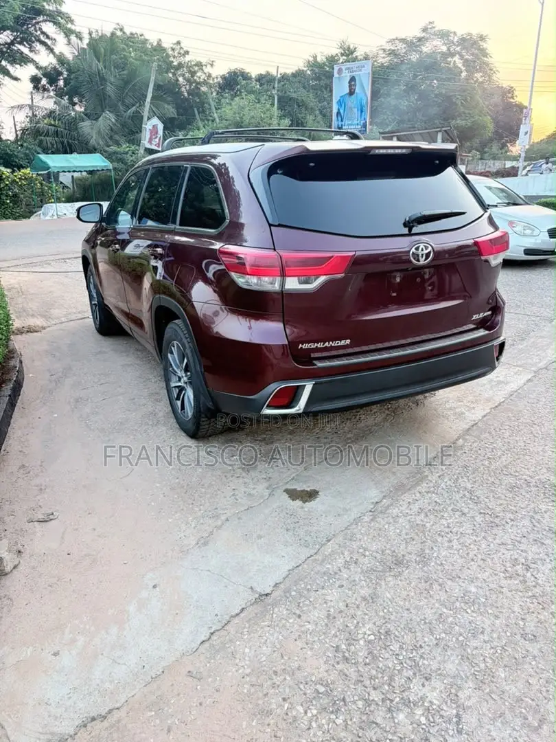 Toyota Highlander XLE 2019 Burgundy