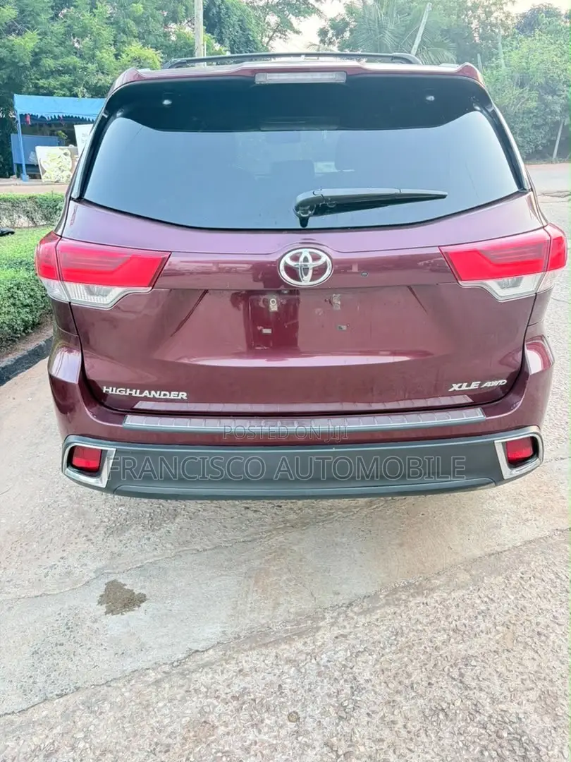 Toyota Highlander XLE 2019 Burgundy
