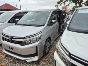 Toyota Voxy 2016