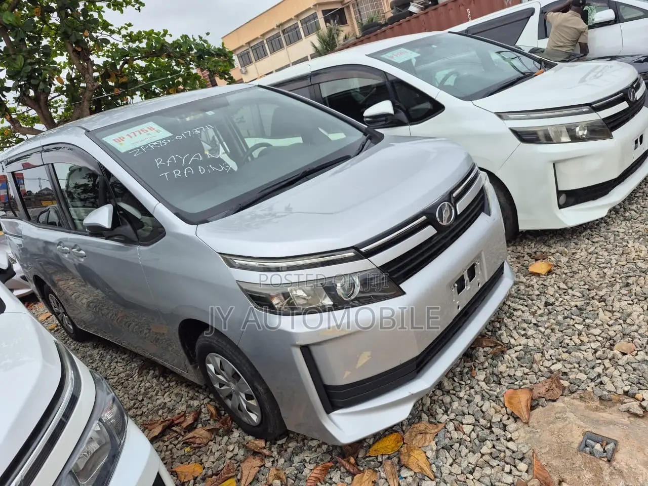 Toyota Voxy 2016