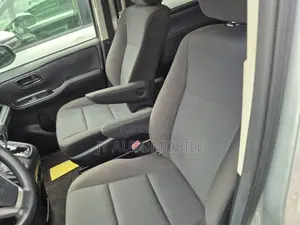 Toyota Voxy 2016
