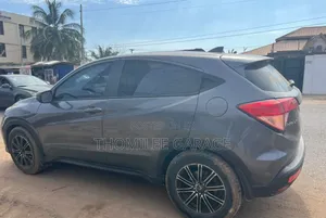 Honda HR-V 4dr SUV (1.5L 4cyl CVT) 2016 Gray