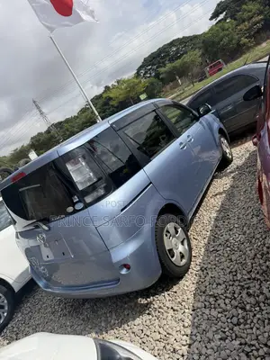 Toyota Sienta 2012 Blue