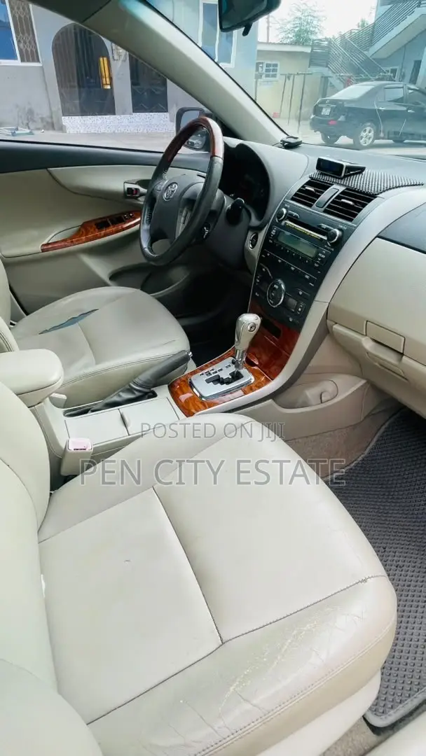Toyota Corolla 2010 Black