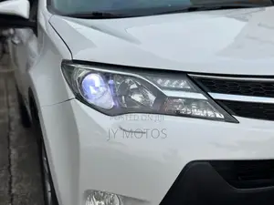 Toyota RAV4 LE 4dr SUV AWD (2.5L 4cyl 6A) 2014 White