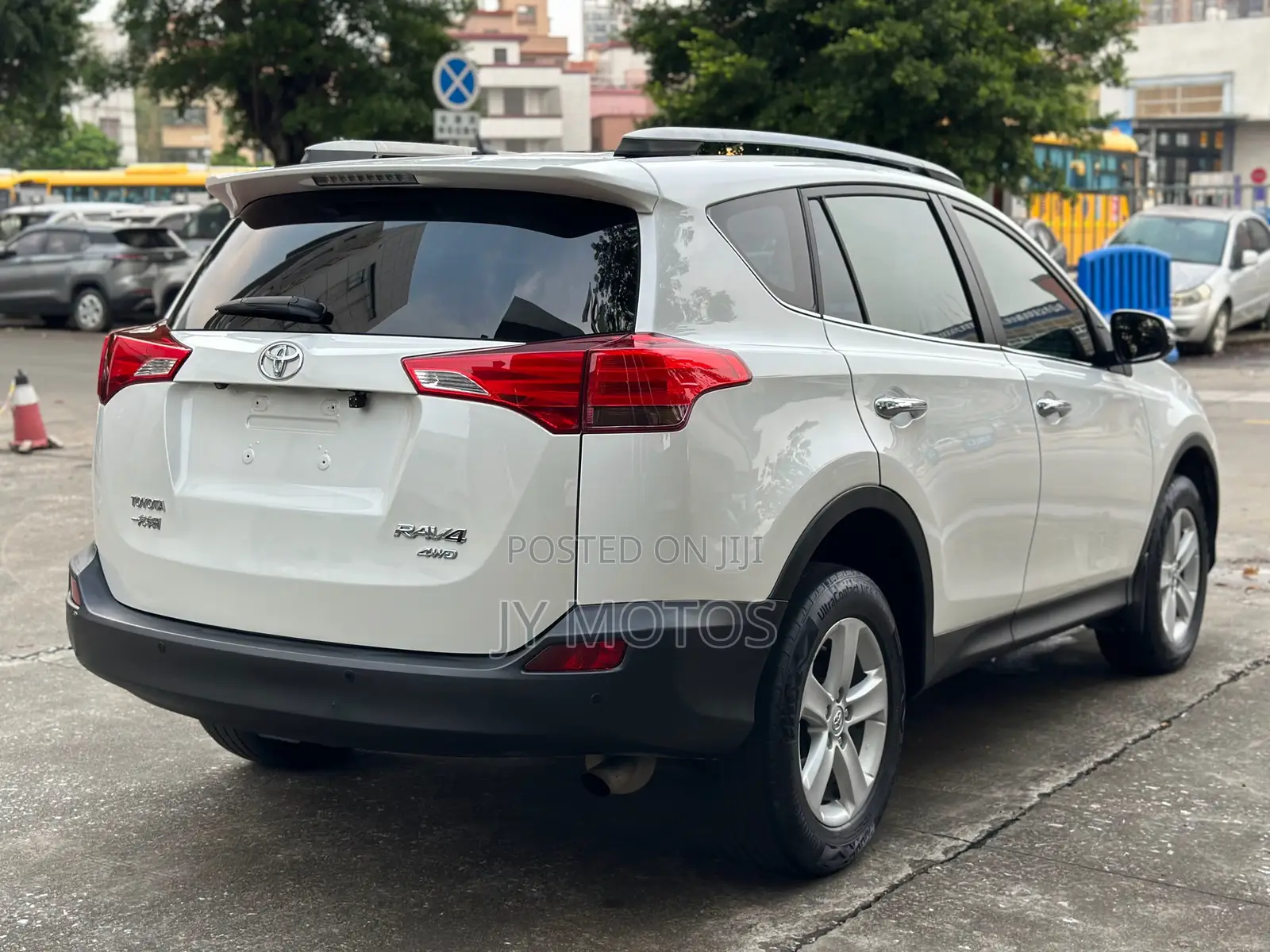 Toyota RAV4 LE 4dr SUV AWD (2.5L 4cyl 6A) 2014 White