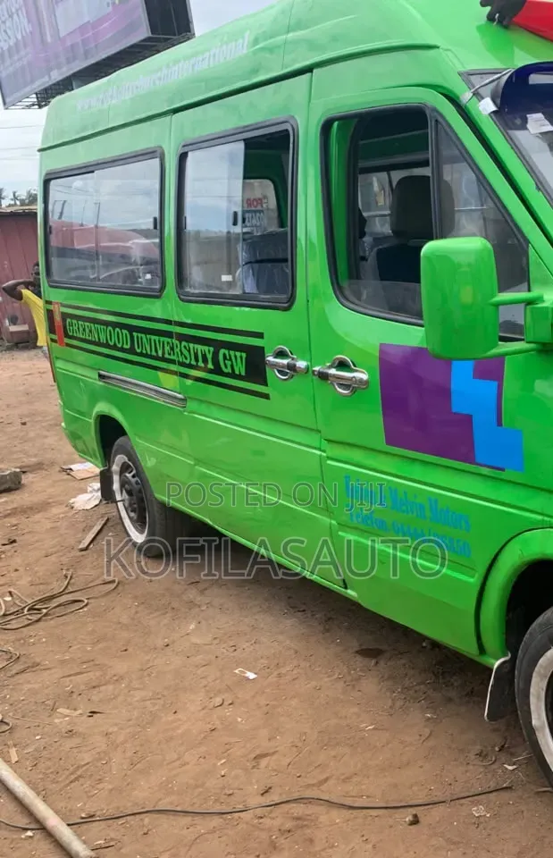 Mercedes-Benz Sprinter 2010 Green