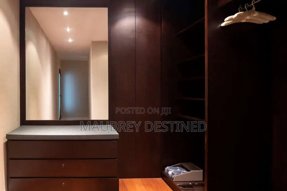 5-Star Luxury Serviced Corporate Executive Suite in Ridge – Pool View