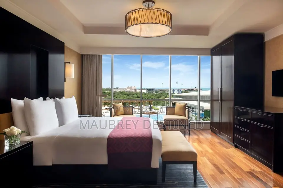 5-Star Luxury Serviced Corporate Executive Suite in Ridge – Pool View