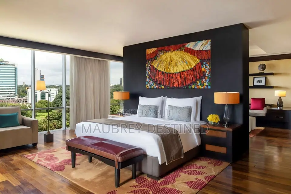 5-Star Luxury Serviced Corporate Executive Suite in Ridge – Pool View