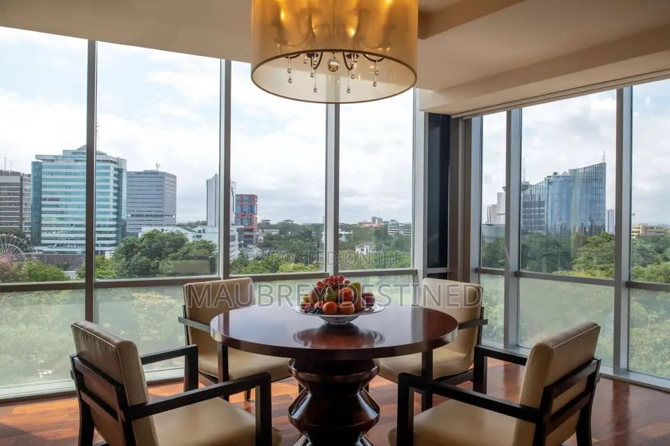 5-Star Luxury Serviced Corporate Executive Suite in Ridge – Pool View