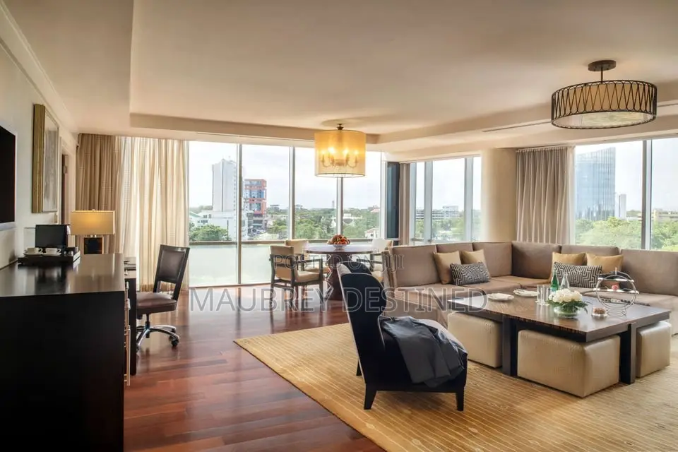 5-Star Luxury Serviced Corporate Executive Suite in Ridge – Pool View