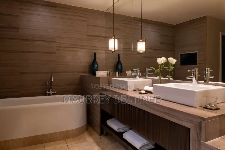 5-Star Luxury Serviced Corporate Executive Suite in Ridge – Pool View