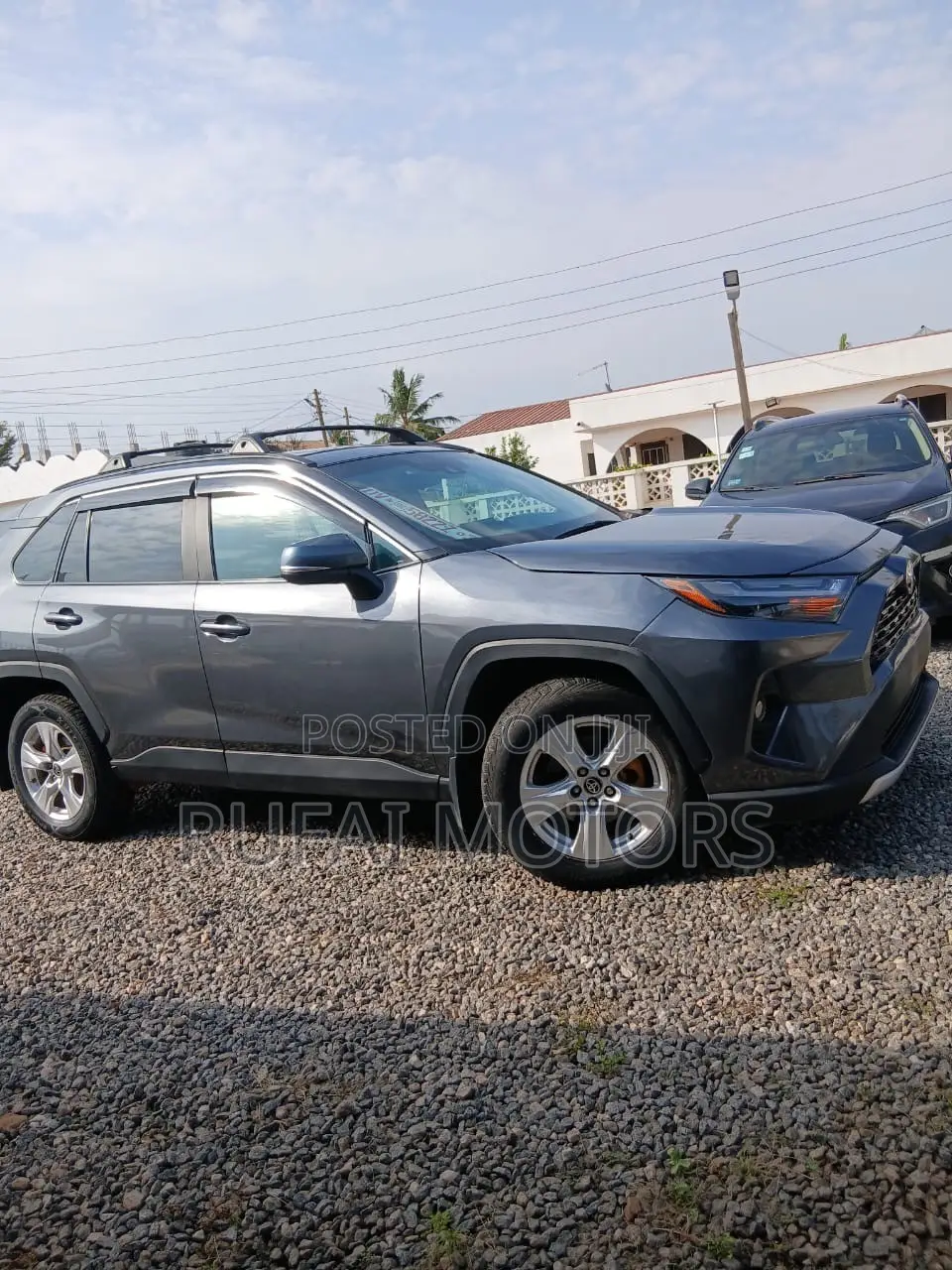 Toyota RAV4 XLE Premium AWD 2024 Gray